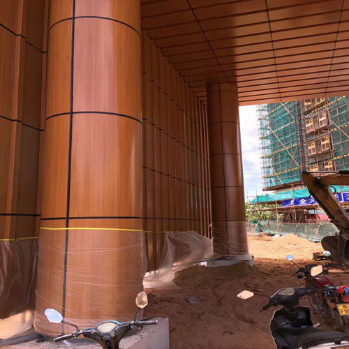 5b8693606713a 木紋包柱鋁單板
